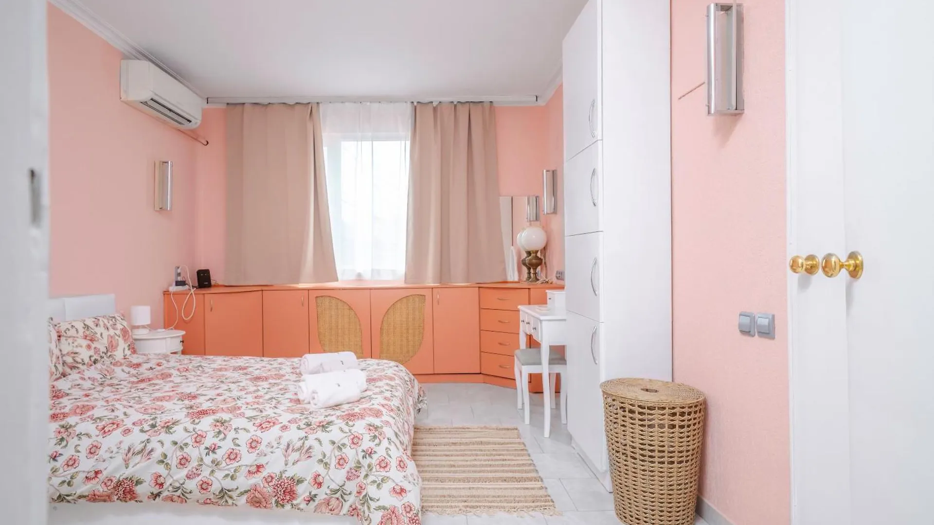 Cozy Apartment Near Vitosha Street By Flat Mаnager ソフィア